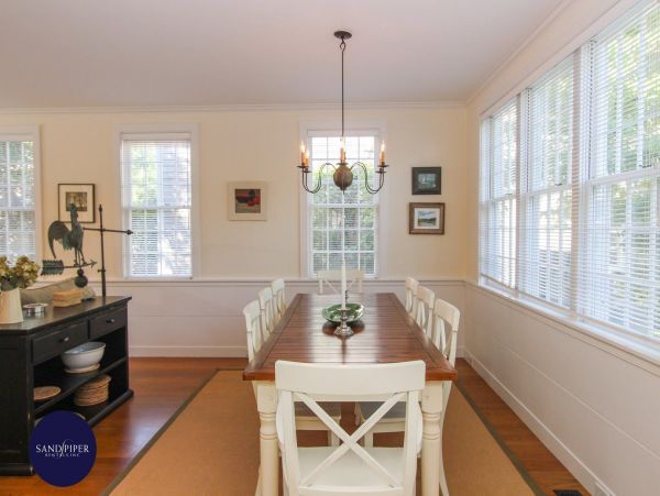 Cape Cod Home 995243