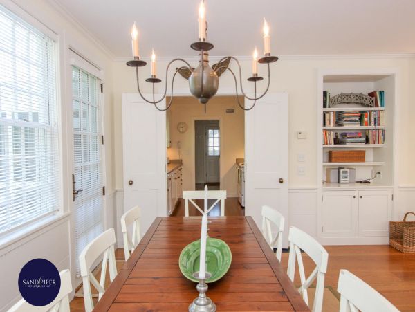 Cape Cod Home 995243