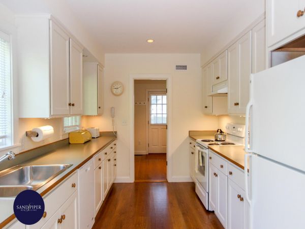 Cape Cod Home 995243