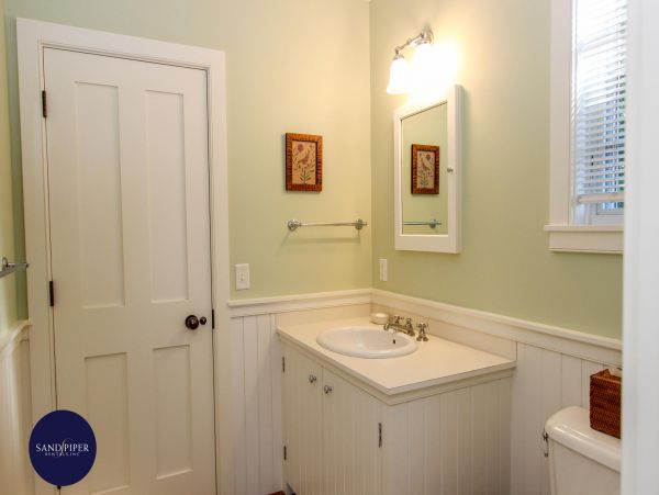 Cape Cod Home 995243