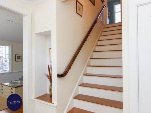 Cape Cod Home 995243