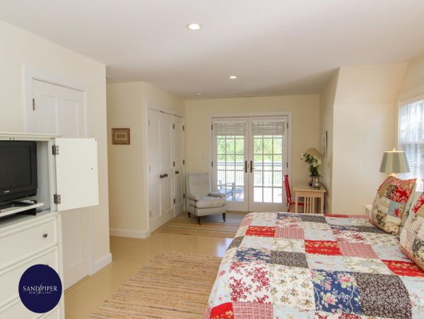 Cape Cod Home 995243