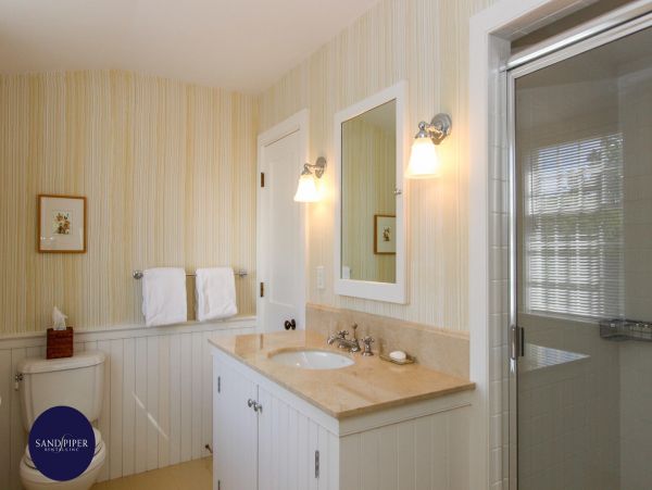 Cape Cod Home 995243