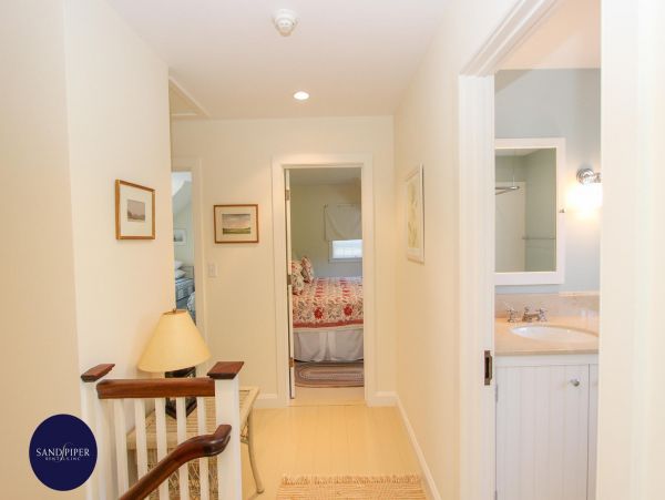 Cape Cod Home 995243