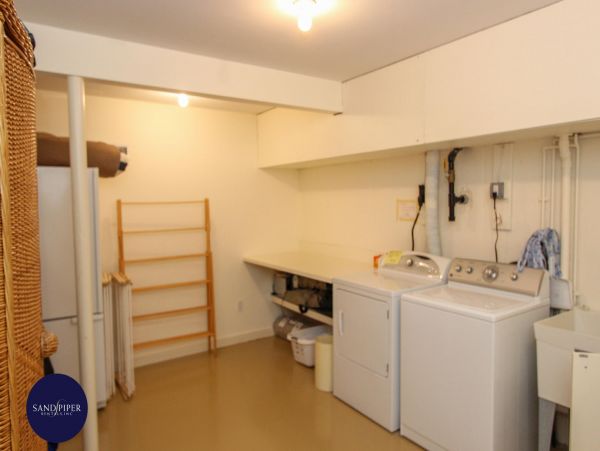 Cape Cod Home 995243