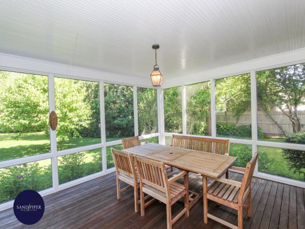 Cape Cod Home 995243