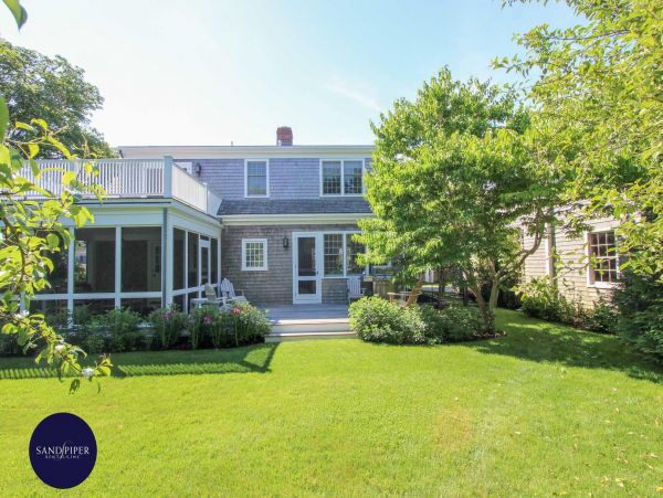 Cape Cod Home 995243