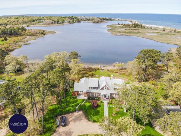 Cape Cod Home 995245