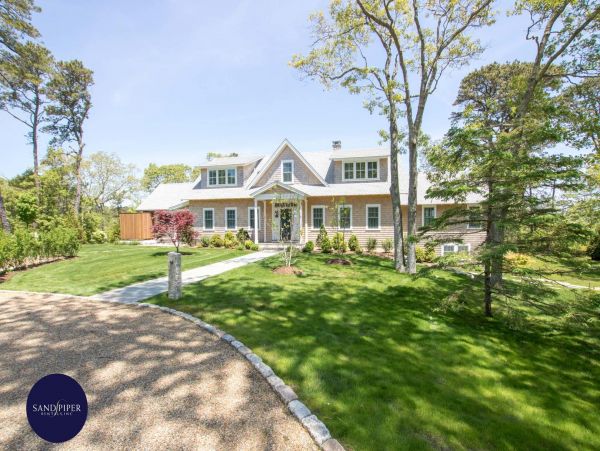 Cape Cod Home 995245