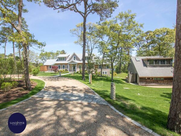 Cape Cod Home 995245