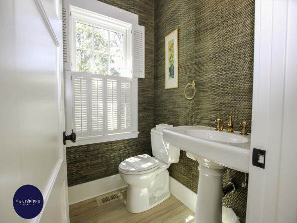 Cape Cod Home 995245