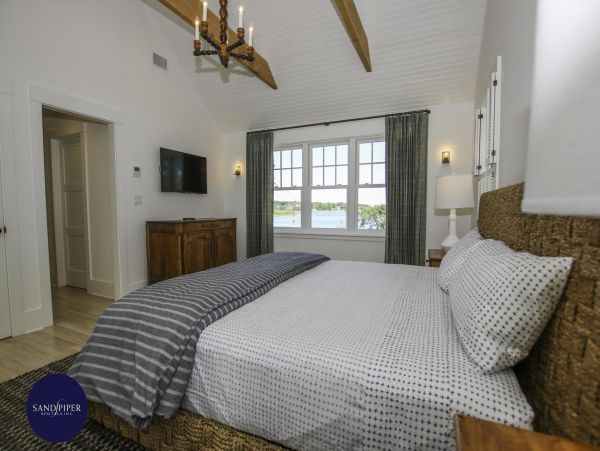Cape Cod Home 995245