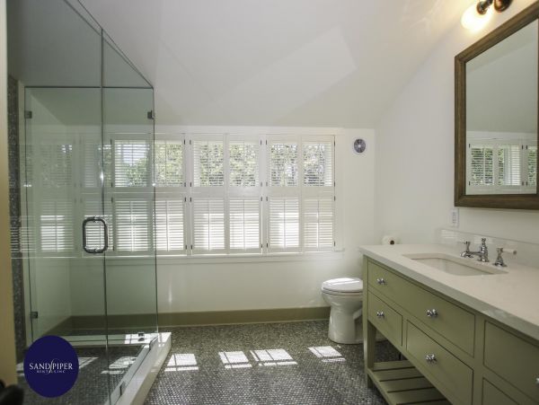 Cape Cod Home 995245