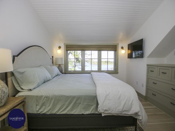 Cape Cod Home 995245