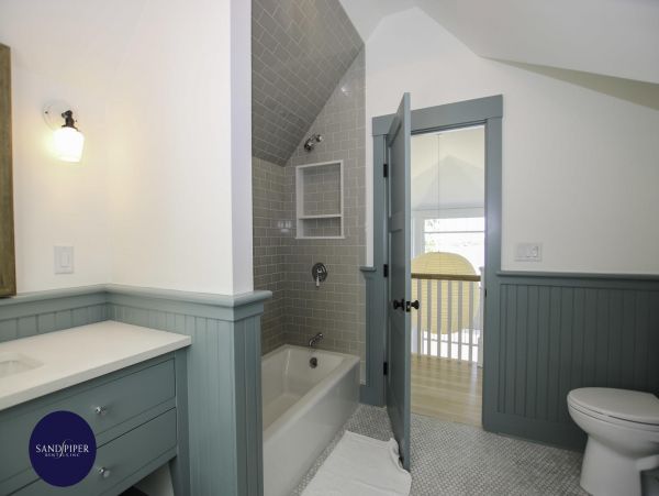 Cape Cod Home 995245