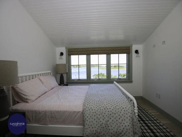 Cape Cod Home 995245