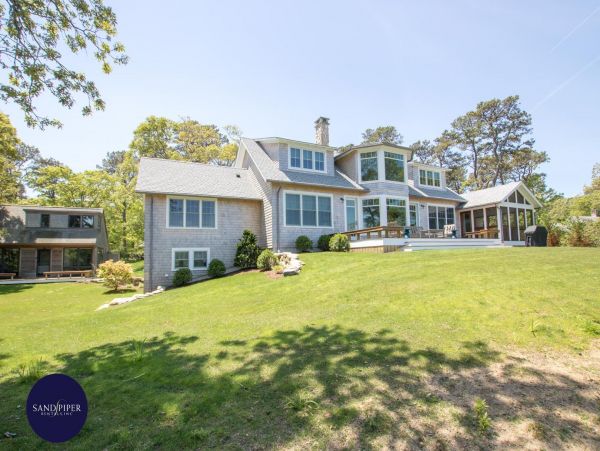 Cape Cod Home 995245