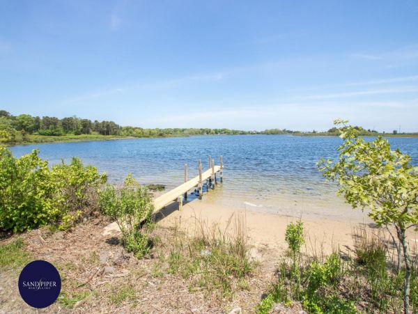 Cape Cod Home 995245