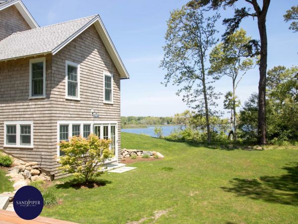 Cape Cod Home 995245