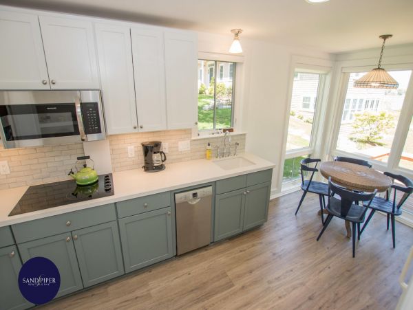 Cape Cod Home 995245