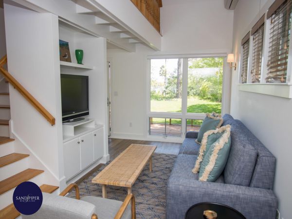 Cape Cod Home 995245