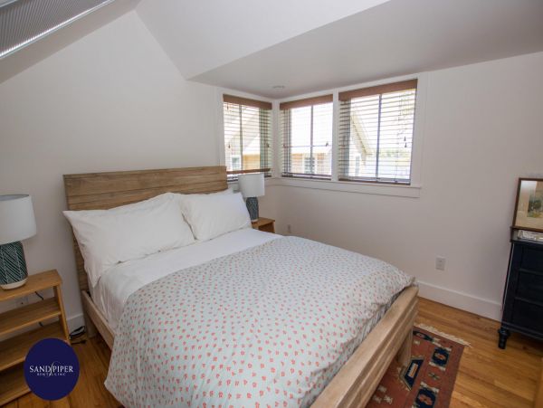 Cape Cod Home 995245