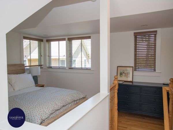 Cape Cod Home 995245