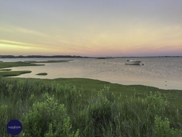 Cape Cod Home 995246