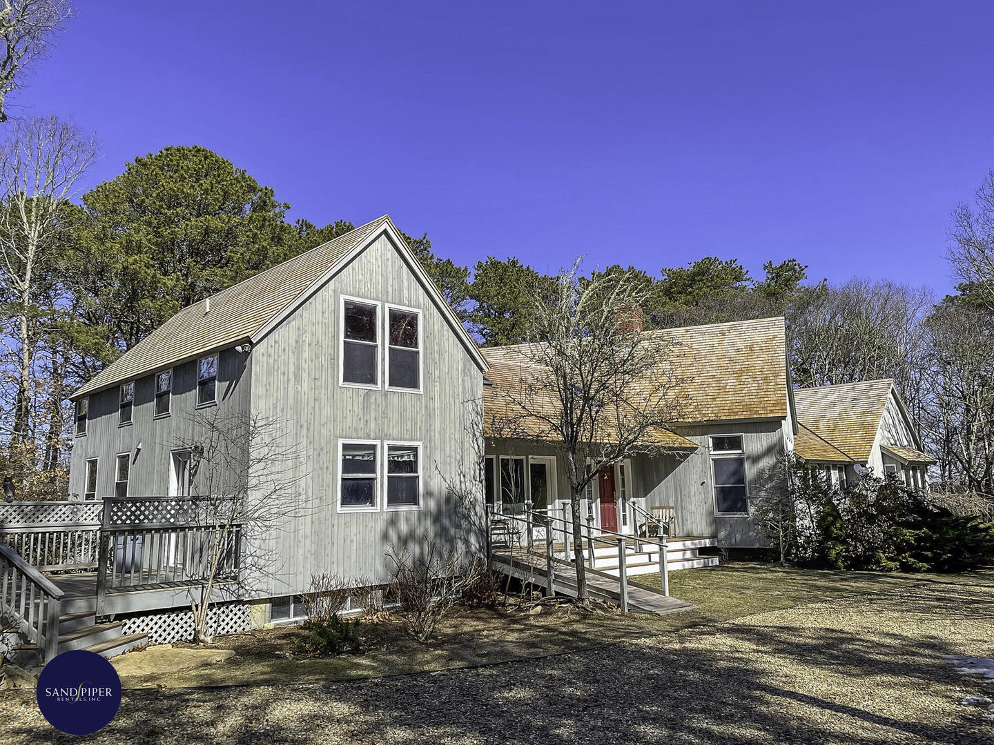 Cape Cod Home 995246