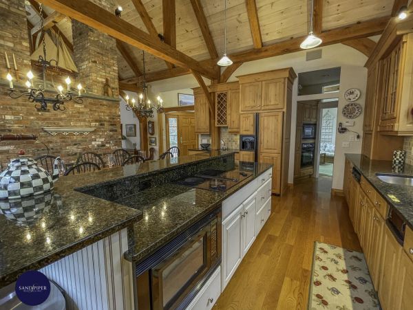 Cape Cod Home 995246