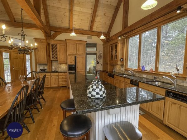 Cape Cod Home 995246
