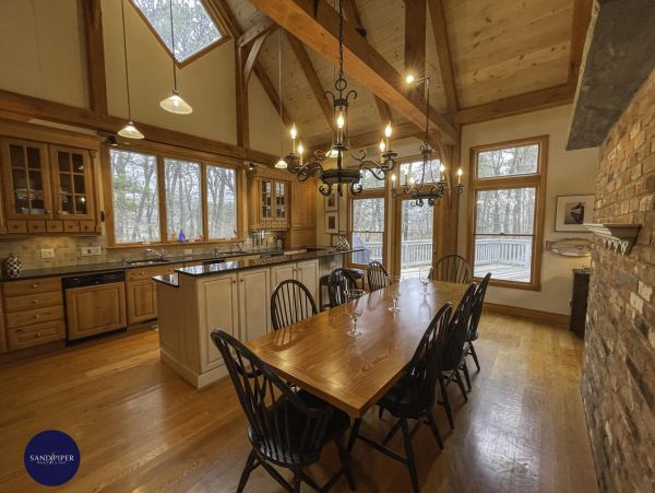 Cape Cod Home 995246