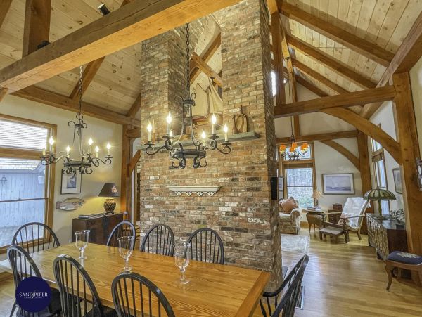 Cape Cod Home 995246