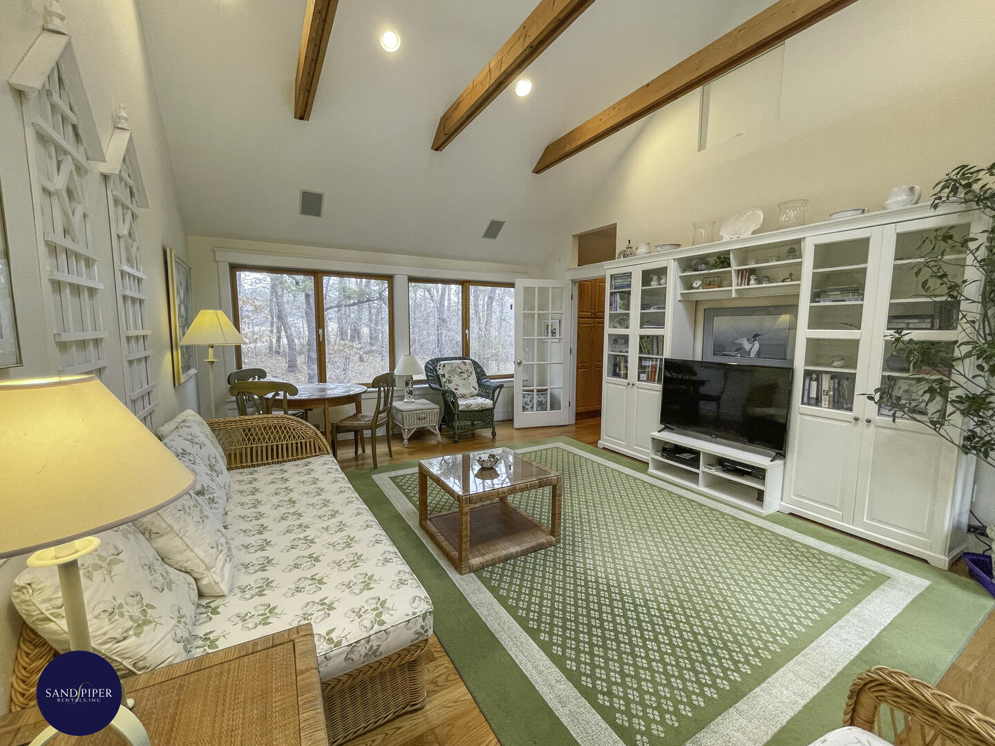 Cape Cod Home 995246