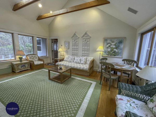 Cape Cod Home 995246