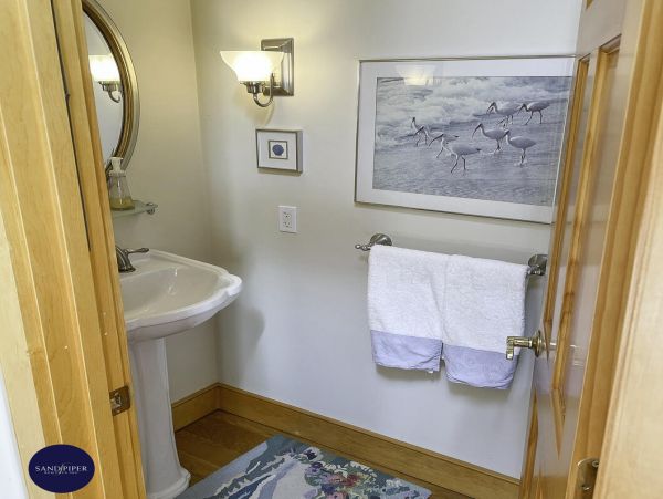 Cape Cod Home 995246