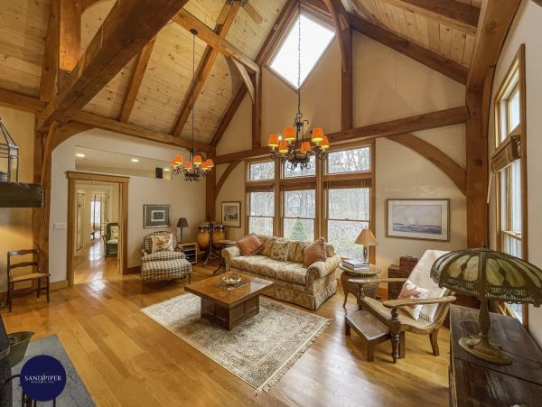 Cape Cod Home 995246