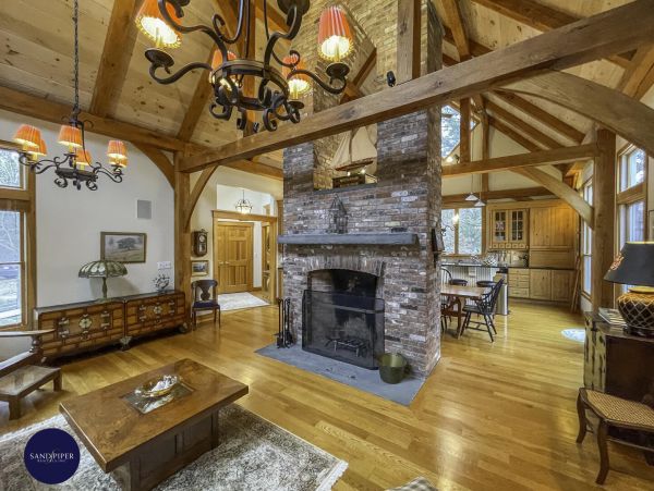 Cape Cod Home 995246