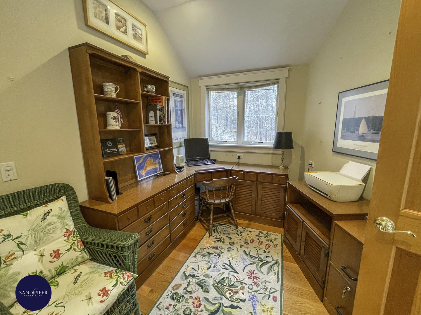 Cape Cod Home 995246