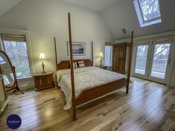 Cape Cod Home 995246