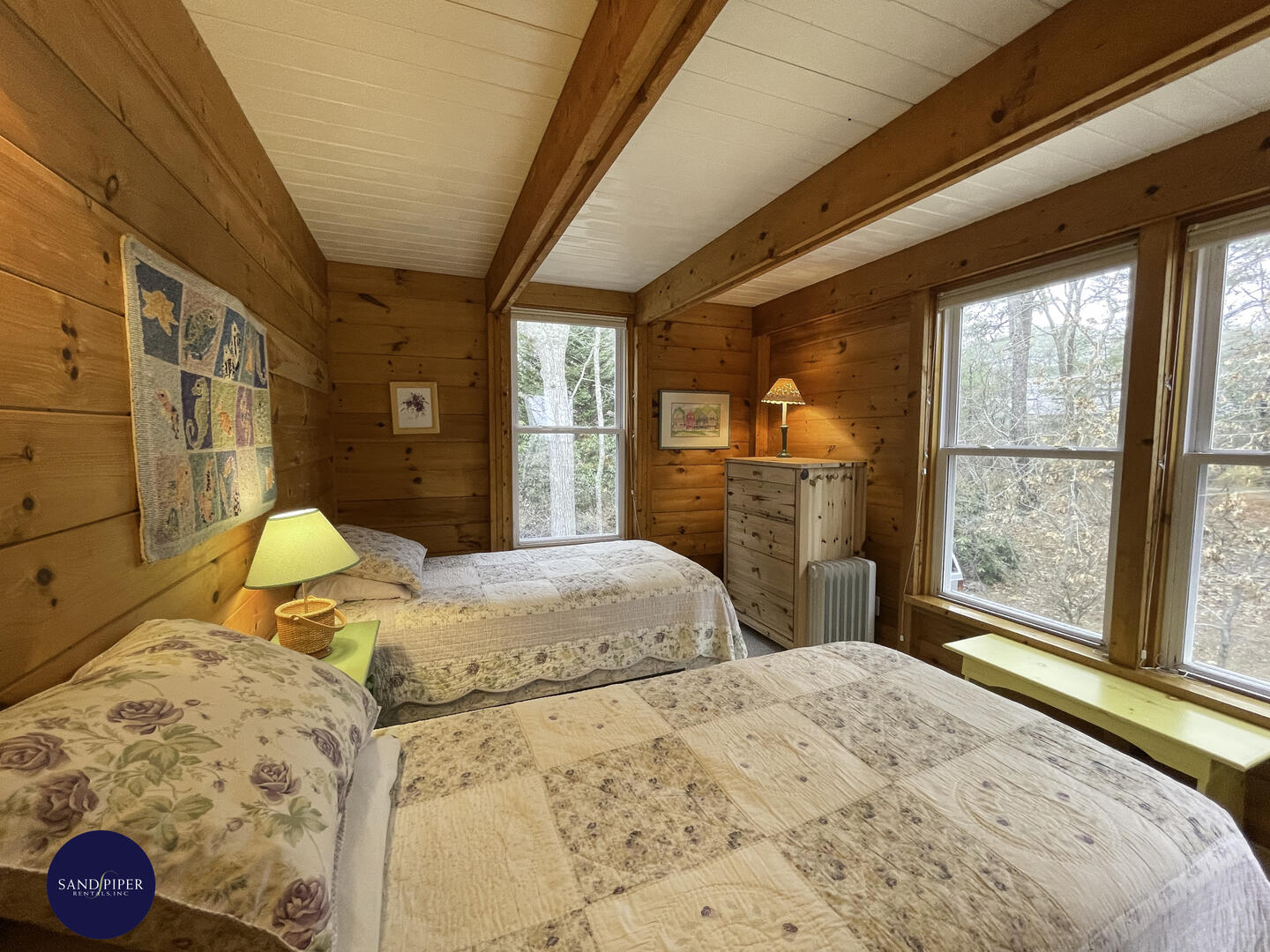 Cape Cod Home 995246