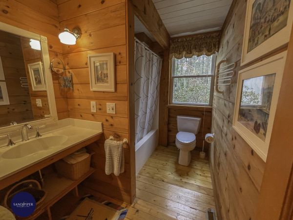 Cape Cod Home 995246