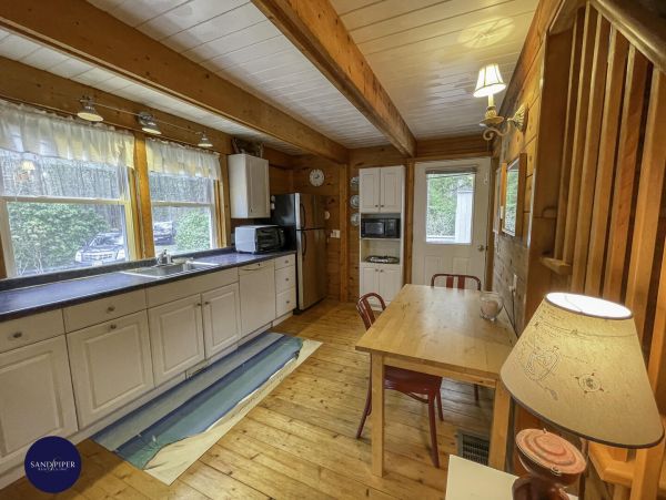 Cape Cod Home 995246