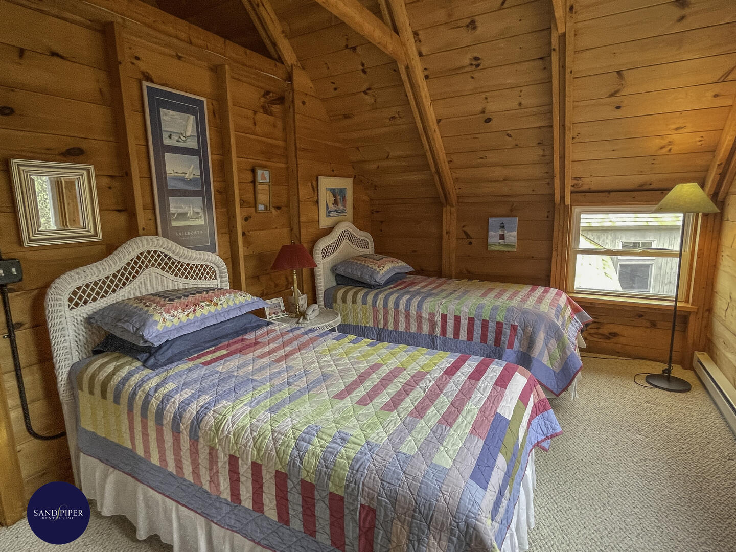 Cape Cod Home 995246