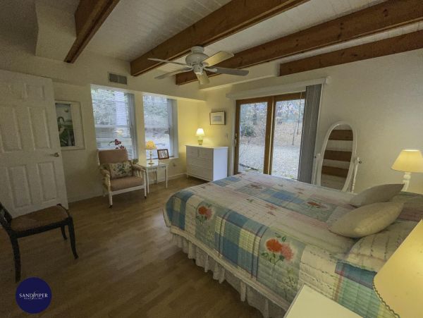 Cape Cod Home 995246