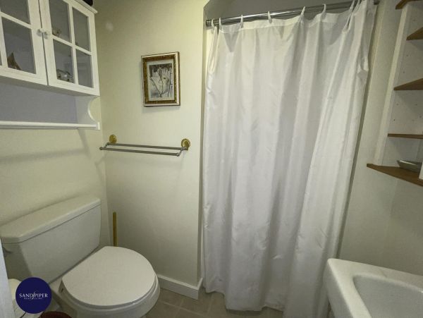 Cape Cod Home 995246