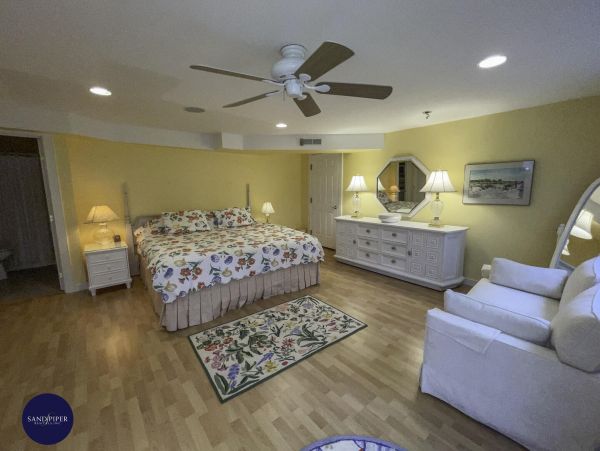 Cape Cod Home 995246