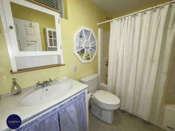 Cape Cod Home 995246
