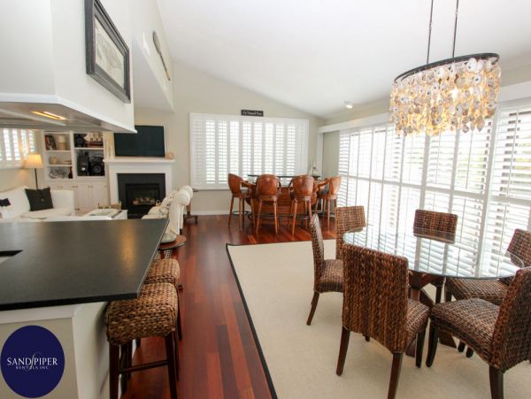 Cape Cod Home 995247