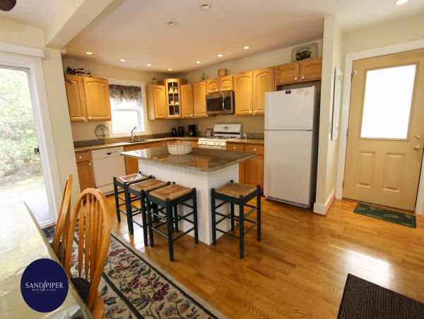 Cape Cod Home 995248